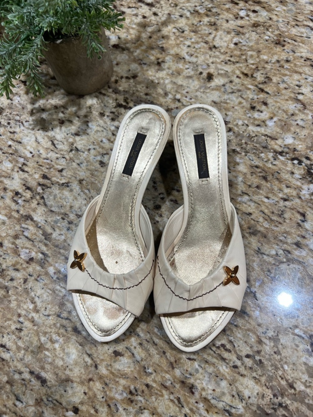 Louis Vuitton Cream Leather Slip-On Kitten Heel Mules with Gold Flower 36.5 - Picture 2 of 12